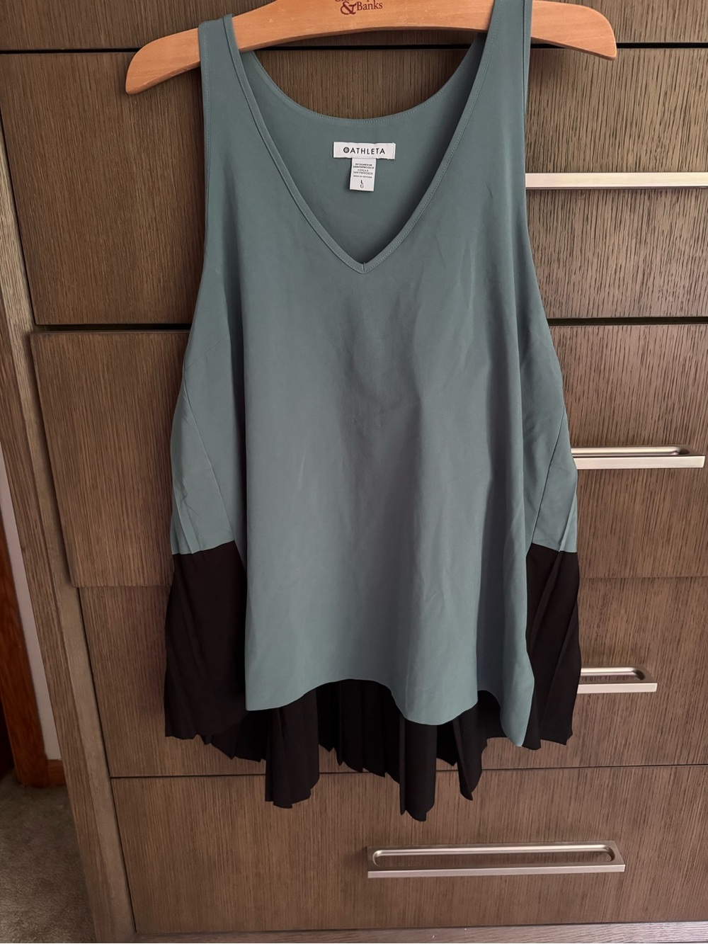 Athleta swing forward pleated tank size L